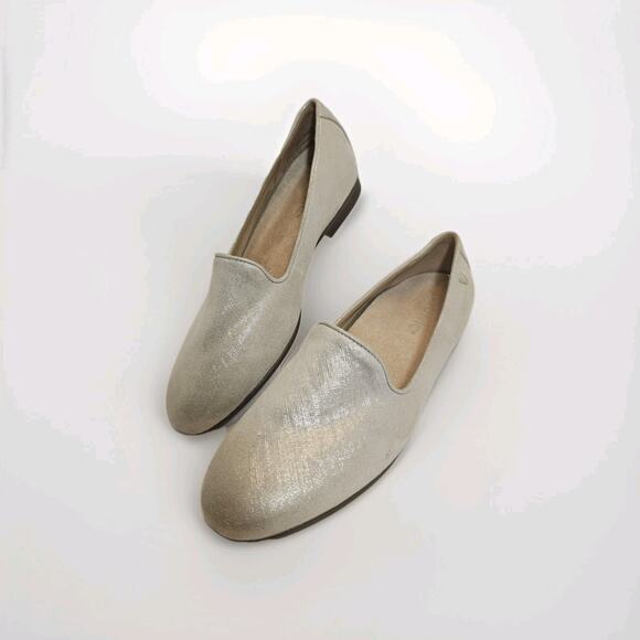 Vionic Willa II Loafers Women’s Size 6 Silver Shimmer Preppy Flats Comfort - Picture 1 of 11